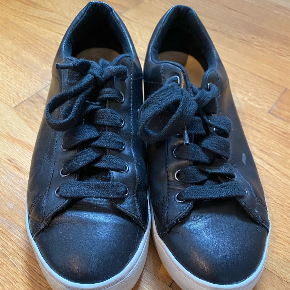 Vionic black sneakers 7.5
